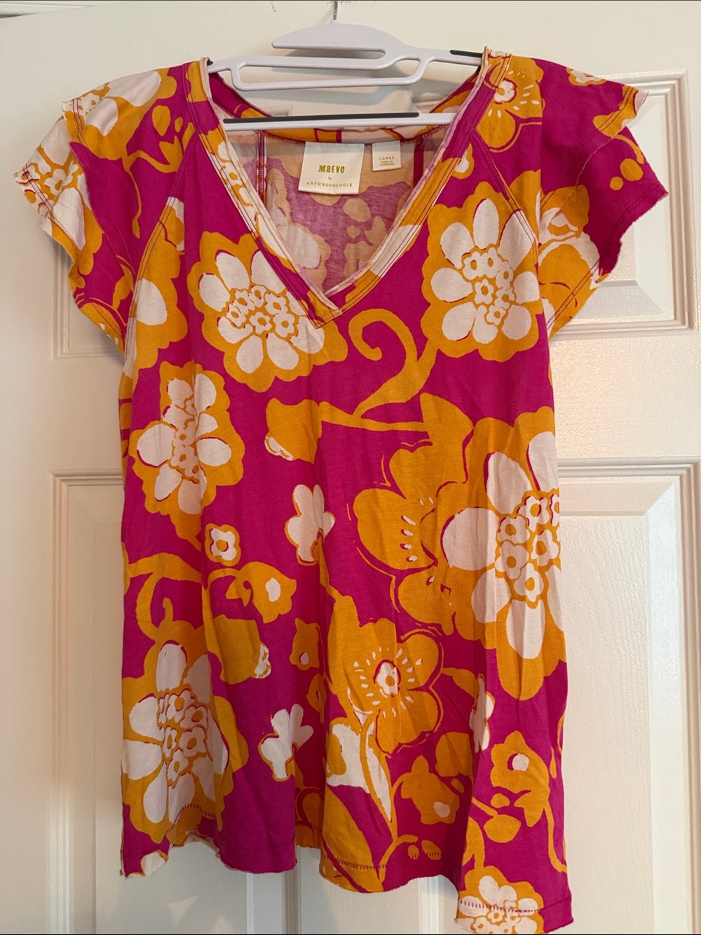 Maeve Bold Floral V-Neck Tee in Magenta, Mustard & White
